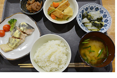 お食事～サービス付き高齢者向け住宅～ななつ星らいふ